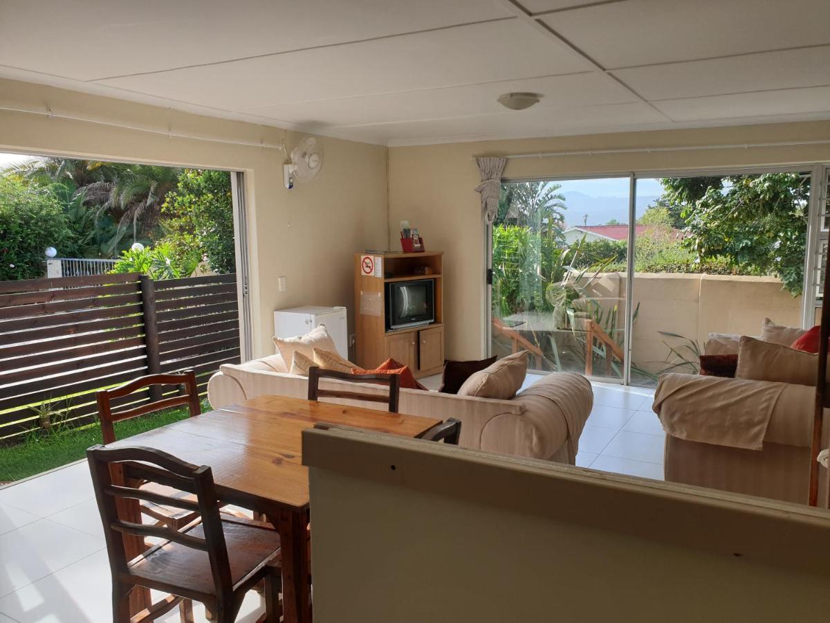 Amakaya Backpackers Travellers Accommodation Plettenberg Bay Exterior photo